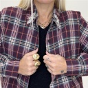 camicia asimmetrica con applicazione sul colletto asymmetric